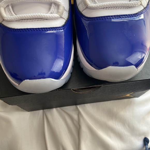 Jordan 11s Retro low - Picture 3 of 4